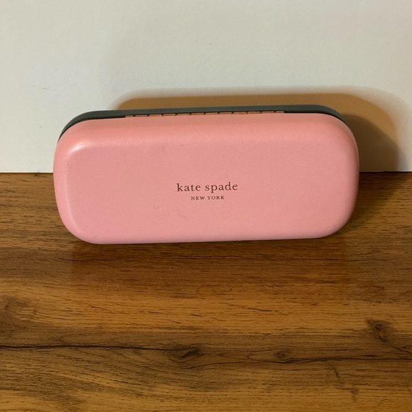 Kate Spade Pink Eyewear Sunglass Case + cleaning cloth - Picture 1 of 4